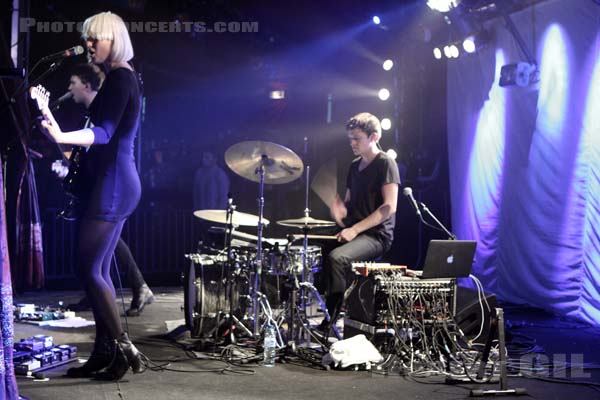 THE RAVEONETTES - 2014-11-06 - PARIS - Cabaret Sauvage - Sune Rose Wagner -  Sharin Foo